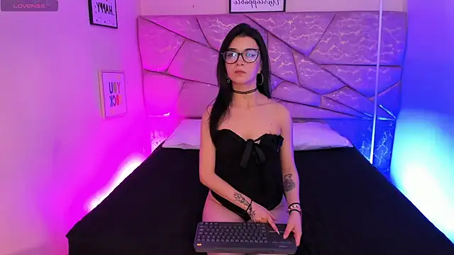 Atenea Velle online show from 04.15.26