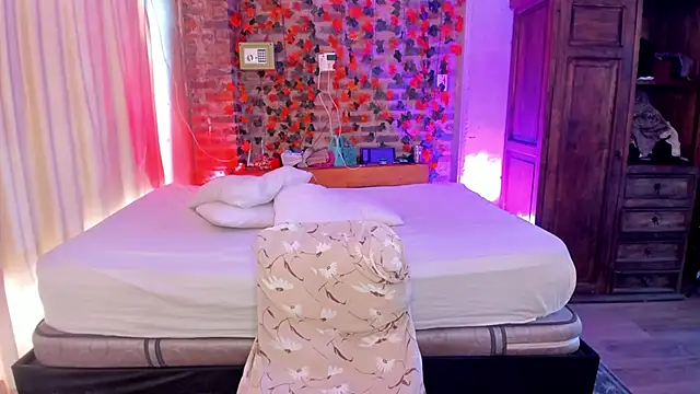 LaGoldenBitch online show from 11.22.25