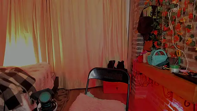 LaGoldenBitch online show from 02.25.26