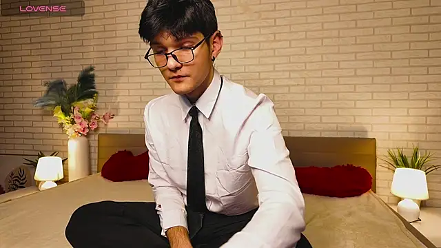 Snapshot of LiamRivers chatting on 11.14.25 LiamRivers online show from 11.14.25