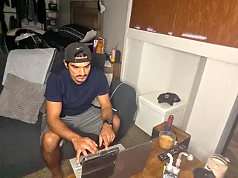 Snapshot of piggylatino chatting on 11.13.25 piggylatino online show from 11.13.25