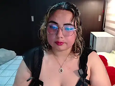 Snapshot of YiniBelle chatting on 02.27.26 YiniBelle online show from 02.27.26