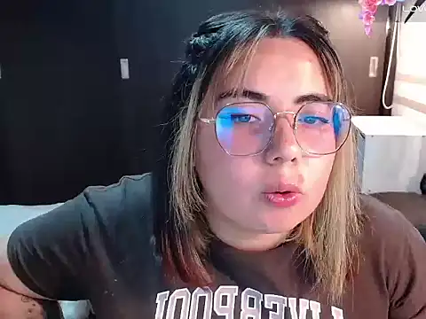 Snapshot of YiniBelle chatting on 03.09.26 YiniBelle online show from 03.09.26