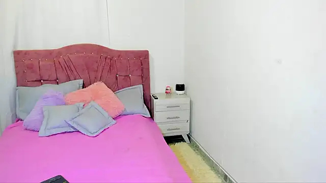 yourlatina emely online show from 03.05.26