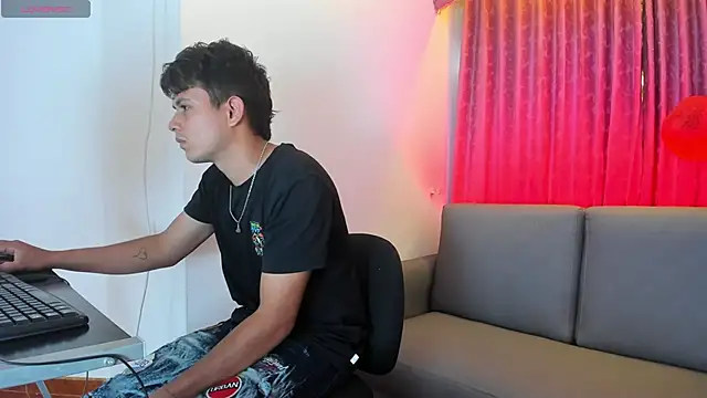 Snapshot of Hospick_white chatting on 11.14.25 Hospick white online show from 11.14.25