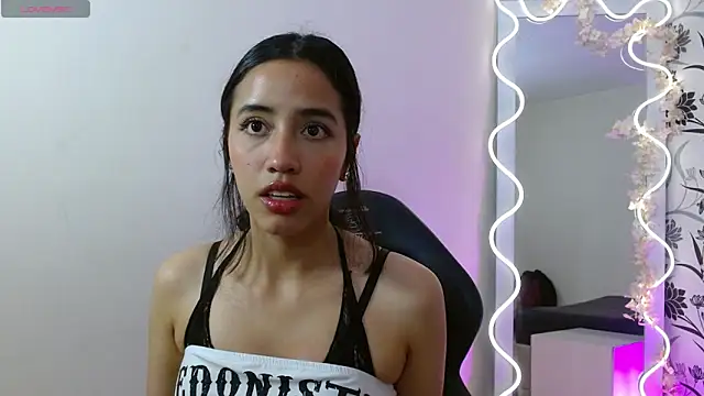 Snapshot of Joselyn_tay chatting on 06.22.26 Joselyn tay online show from 06.22.26