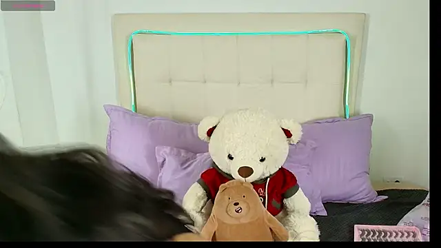 Daphne Hills online show from 03.15.26