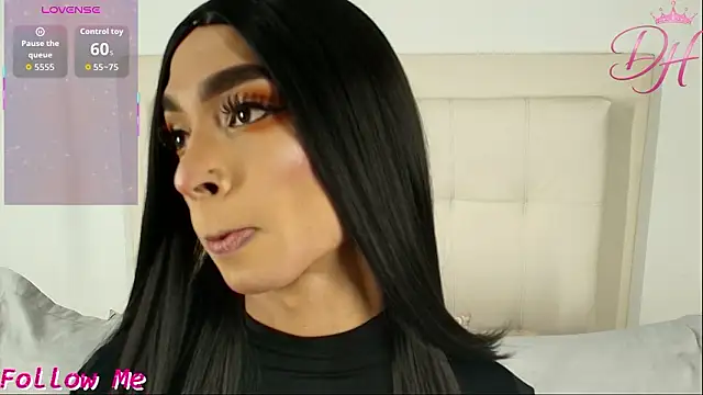 Daphne Hills online show from 03.26.26