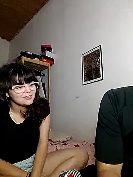 Snapshot of dulce_pareja chatting on 11.21.25 dulce pareja online show from 11.21.25