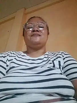 Snapshot of loriepinay46 chatting on 06.18.26 loriepinay46 online show from 06.18.26