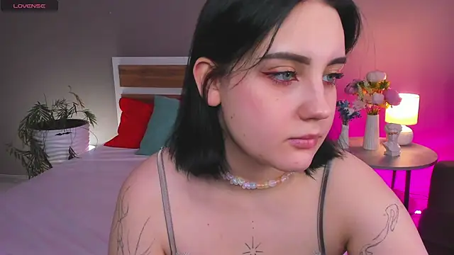 Snapshot of hey_tessa chatting on 02.01.26 hey tessa online show from 02.01.26