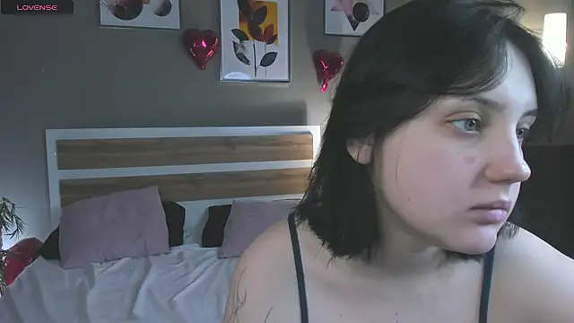 Snapshot of hey_tessa chatting on 02.16.26 hey tessa online show from 02.16.26