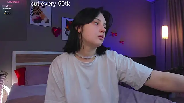 Snapshot of hey_tessa chatting on 02.23.26 hey tessa online show from 02.23.26