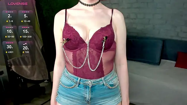 Snapshot of LinaPolina chatting on 11.28.25 LinaPolina online show from 11.28.25