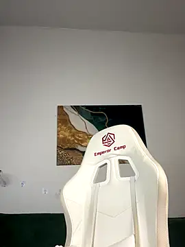 Shy Vivi online show from 12.04.25