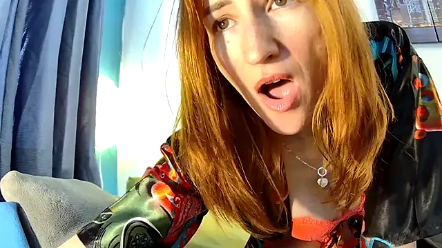 Leila cam18 online show from 12.19.25