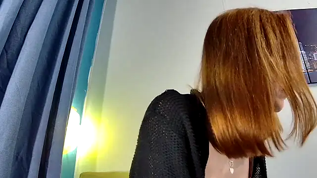 Snapshot of Leila_cam18 chatting on 06.12.26 Leila cam18 online show from 06.12.26