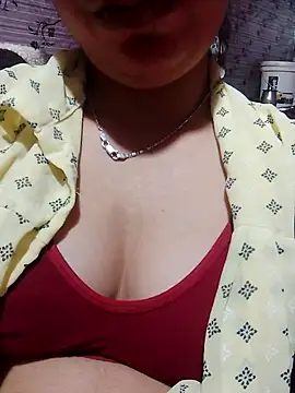 isha sharma2002 online show from 11.18.25