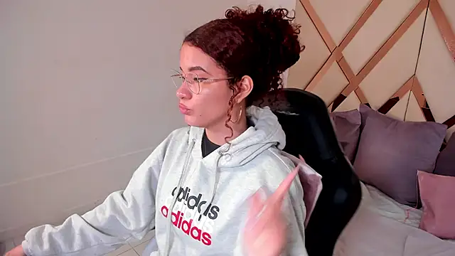 avrilwaynee online show from 12.22.25