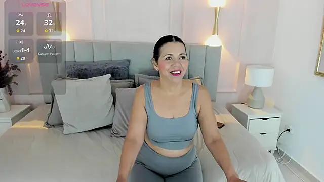 Snapshot of Dulce_emi chatting on 04.27.26 Dulce emi online show from 04.27.26