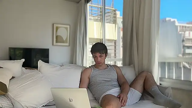 Snapshot of iggydavid chatting on 11.15.25 iggydavid online show from 11.15.25