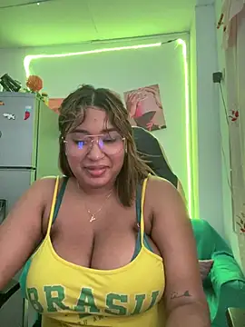 Snapshot of morena-2025 chatting on 06.27.26 morena-2025 online show from 06.27.26