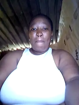 Snapshot of MissMoyo chatting on 11.14.25 MissMoyo online show from 11.14.25