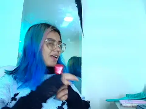 Snapshot of tsuky_nekoo chatting on 11.18.25 tsuky nekoo online show from 11.18.25