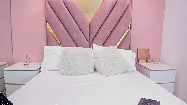 roxyflame  online show from 12.16.25