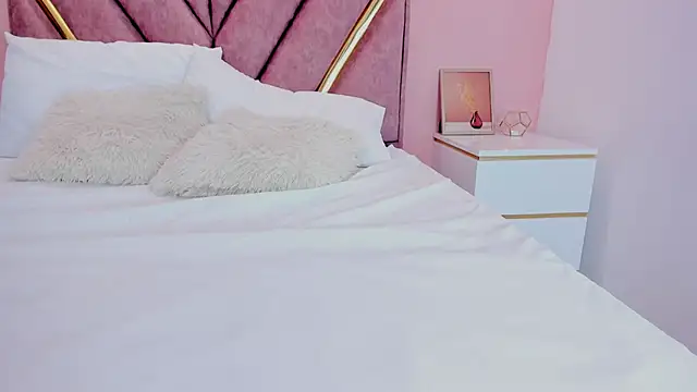 roxyflame  online show from 12.19.25