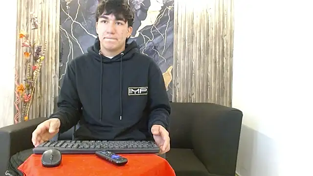 Snapshot of Tommy160920 chatting on 11.17.25 Tommy160920 online show from 11.17.25