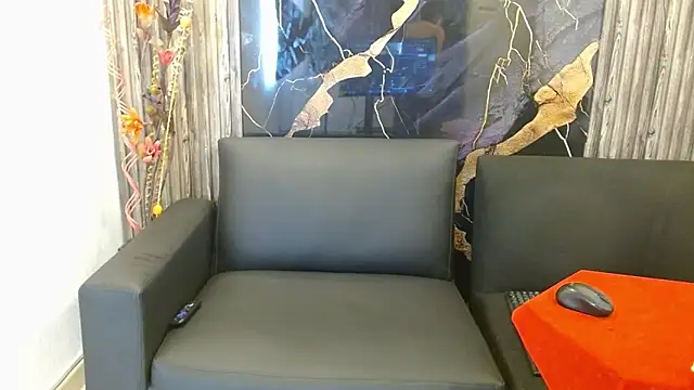 Snapshot of Tommy160920 chatting on 11.19.25 Tommy160920 online show from 11.19.25