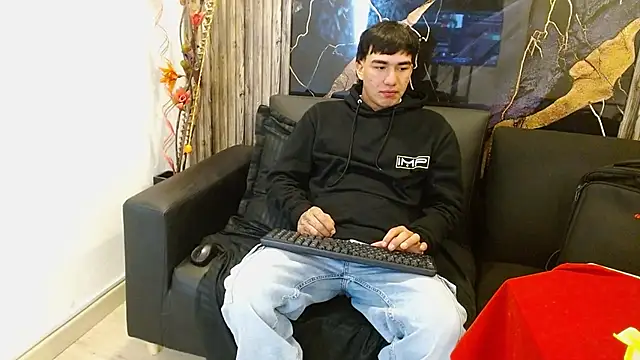 Snapshot of Tommy160920 chatting on 11.20.25 Tommy160920 online show from 11.20.25