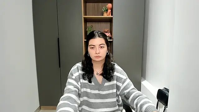 Snapshot of DelilaVanvliet chatting on 11.16.25 DelilaVanvliet online show from 11.16.25