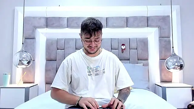 Ethan Greys online show from 11.18.25