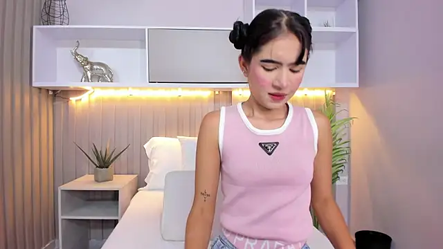 Snapshot of angelaG1 chatting on 04.29.26 angelaG1 online show from 04.29.26