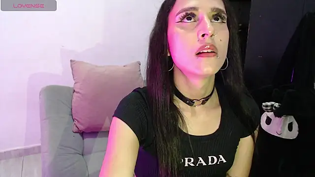Snapshot of Isabella_Hillss chatting on 07.17.26 Isabella Hillss online show from 07.17.26