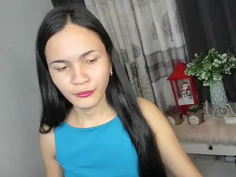 Snapshot of ursexy_scarlett chatting on 11.18.25 ursexy scarlett online show from 11.18.25