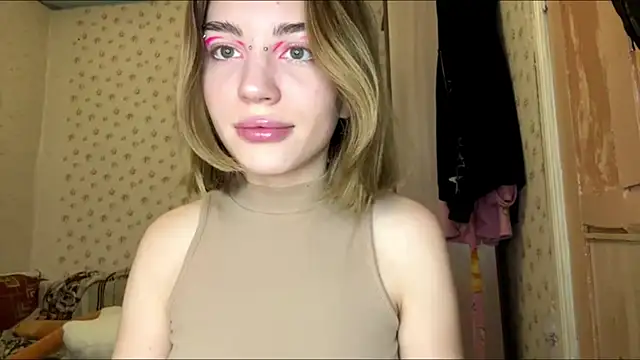 Snapshot of MelaineAytes chatting on 11.18.25 MelaineAytes online show from 11.18.25