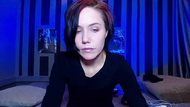 Snapshot of onaloon chatting on 11.17.25 onaloon online show from 11.17.25