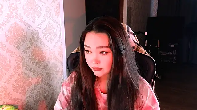 Emma Uilson online show from 12.16.25