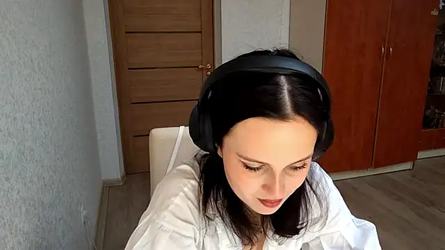 LouiseMarengo online show from 12.20.25