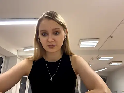 Snapshot of PaulitaSolow chatting on 11.17.25 PaulitaSolow online show from 11.17.25