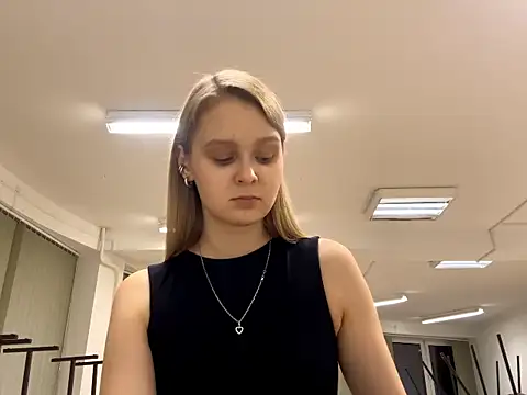 Snapshot of PaulitaSolow chatting on 11.18.25 PaulitaSolow online show from 11.18.25