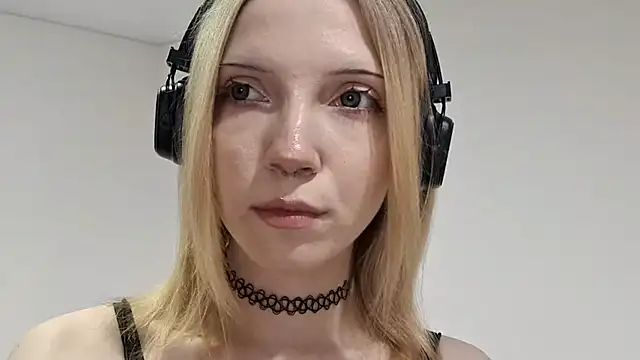 Snapshot of MarcieAragaki chatting on 11.16.25 MarcieAragaki online show from 11.16.25