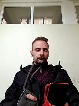 Snapshot of Gregorywhitelegs chatting on 04.24.26 Gregorywhitelegs online show from 04.24.26