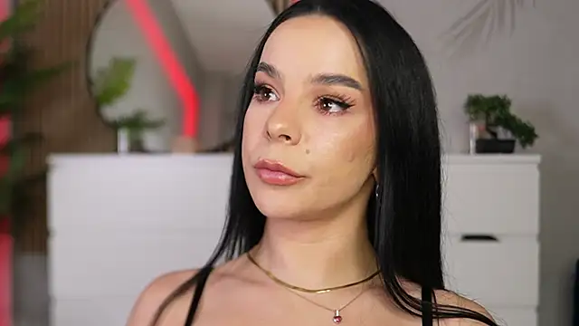 Miss Denisse online show from 12.18.25