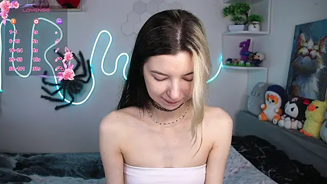 Snapshot of Emmie_shy chatting on 06.16.26 Emmie shy online show from 06.16.26