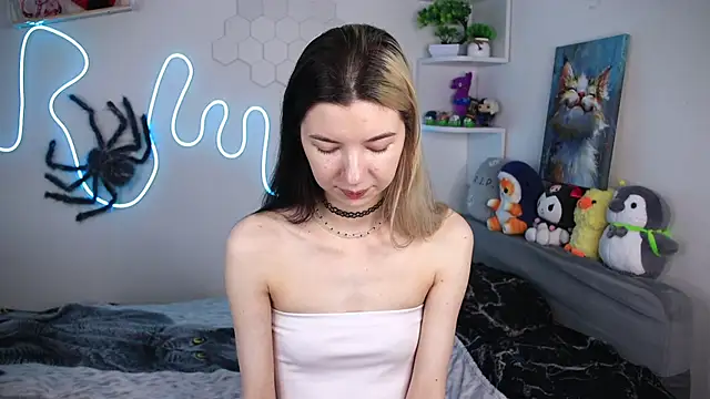 Snapshot of Emmie_shy chatting on 06.17.26 Emmie shy online show from 06.17.26