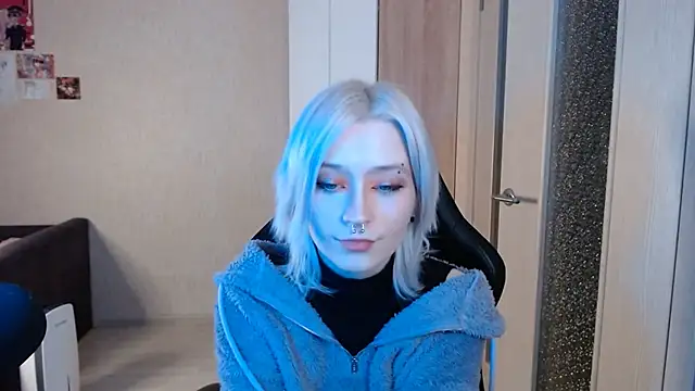 SophiaLur online show from 11.29.25